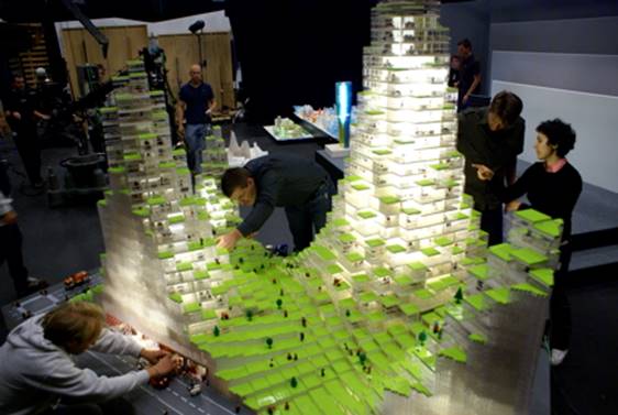 Descrizione: Descrizione: http://static.dezeen.com/uploads/2007/09/big_lego_model_building_2.jpg