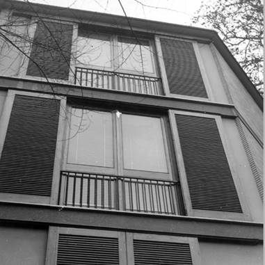 Descrizione: http://www.ordinearchitetti.mi.it/media/cache/arch_img_big/media/resize/copy/0/43/2011-07-22-11-07-56-Archivio_De_Carli_01_800x600.jpg